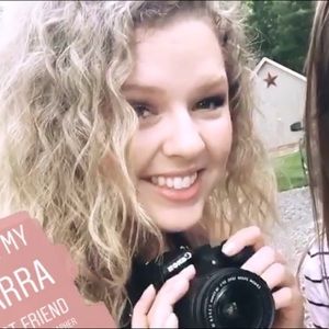 Meet your Posher, Carra